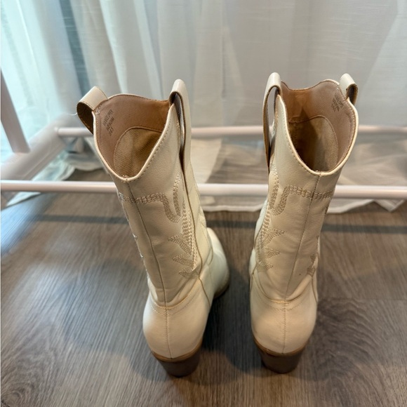 Oasis Society Cream Ankle Boots - Picture 2 of 4